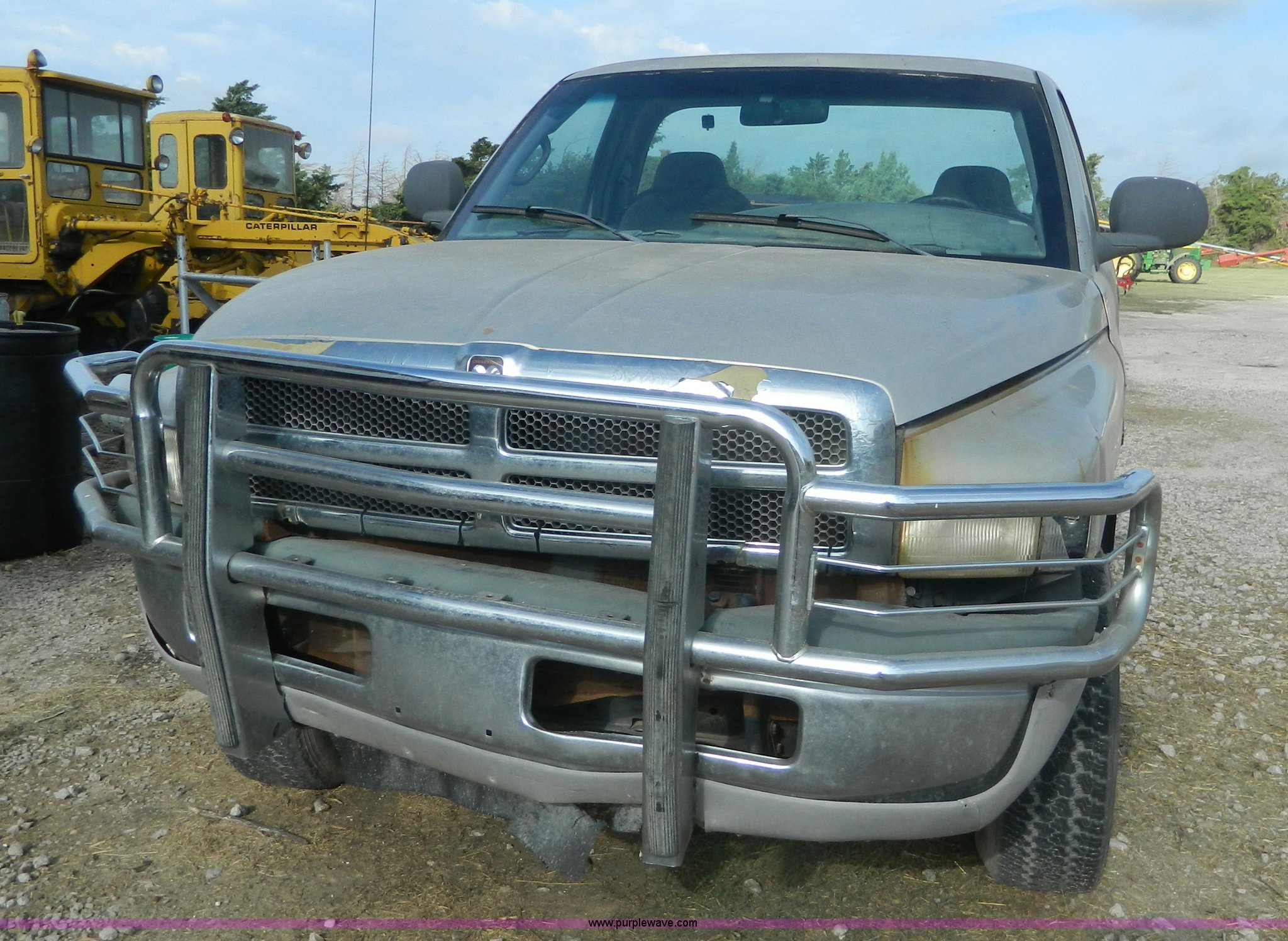 1999 Dodge Ram 2500 pickup truck cab and chassis in Hays, KS Item L2036 sold Purple Wave