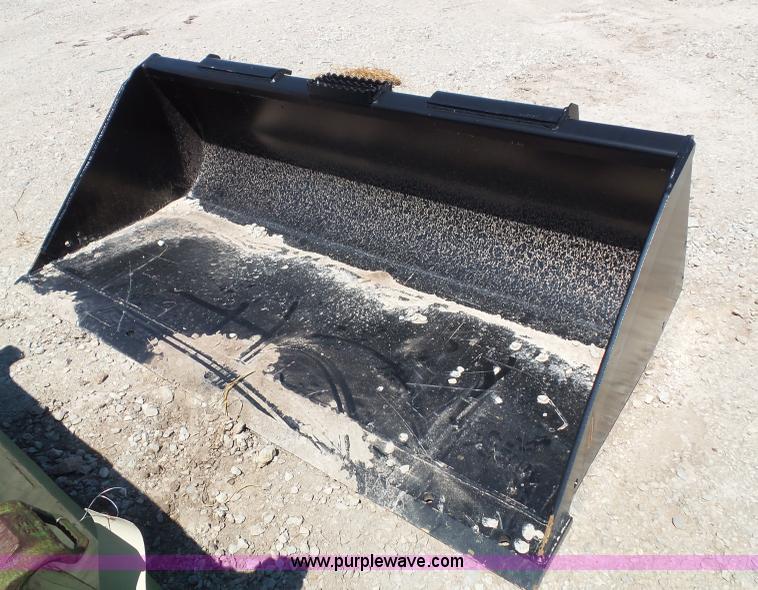 image for item BG9285 John Deere D66 skid steer bucket