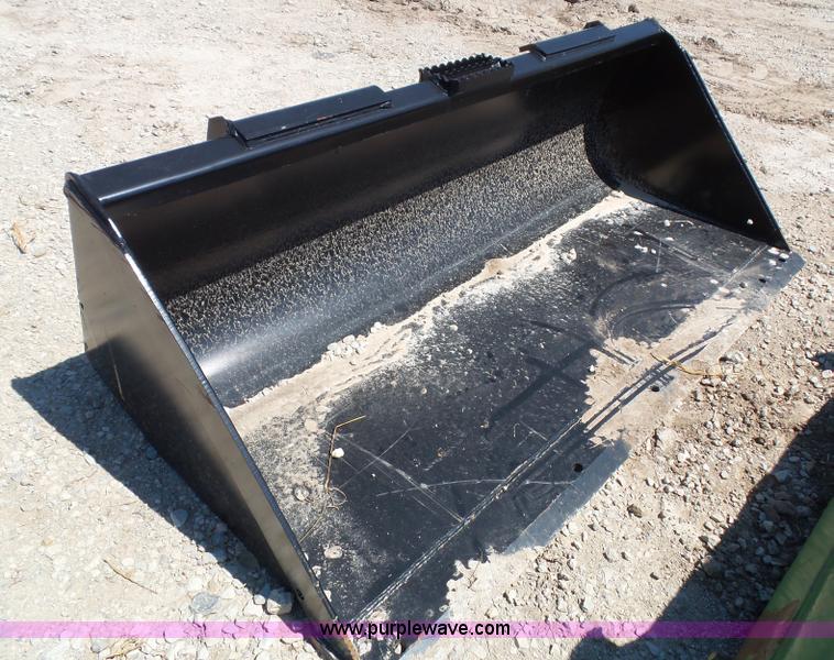 image for item BG9285 John Deere D66 skid steer bucket