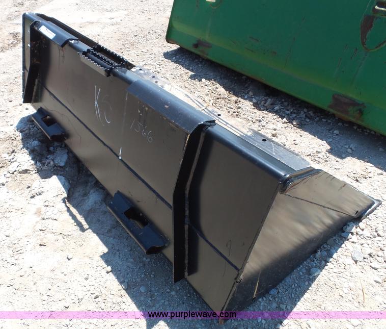 image for item BG9285 John Deere D66 skid steer bucket