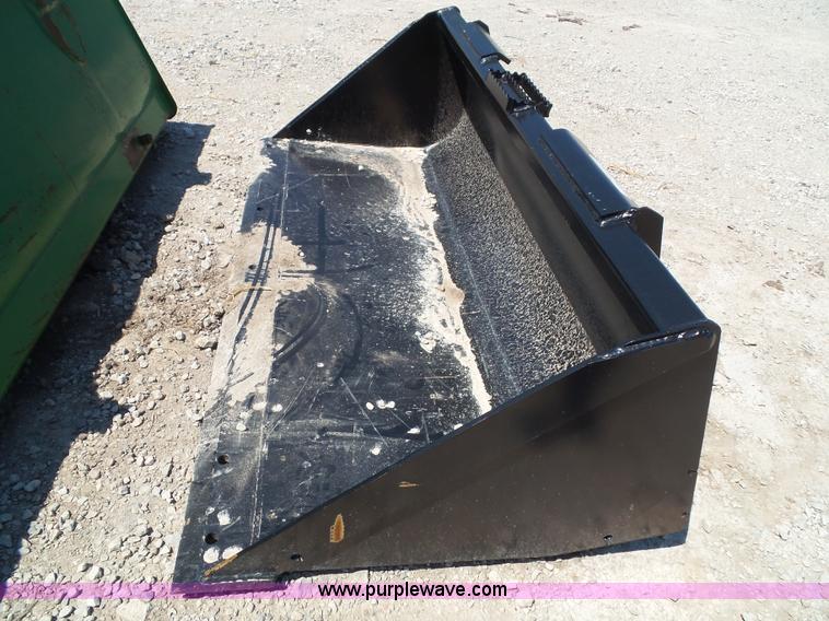 image for item BG9285 John Deere D66 skid steer bucket