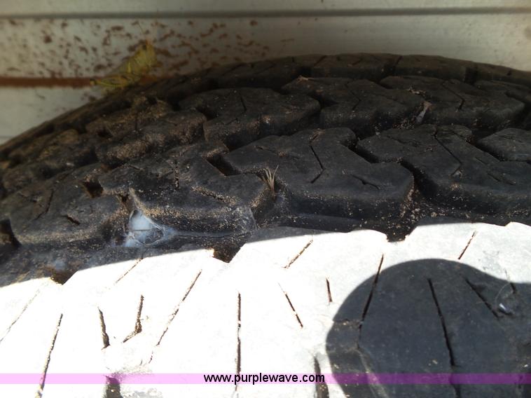 image for item BZ9180 2005 Cherokee livestock trailer