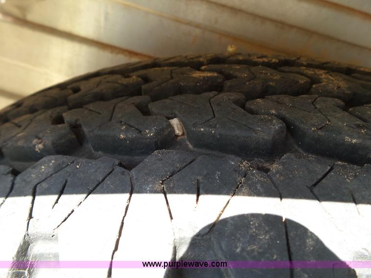 image for item BZ9180 2005 Cherokee livestock trailer