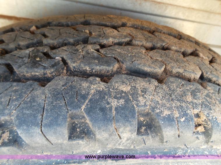 image for item BZ9180 2005 Cherokee livestock trailer