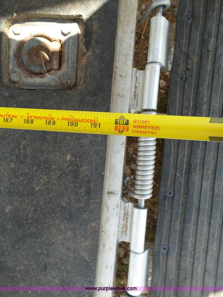 image for item BZ9180 2005 Cherokee livestock trailer