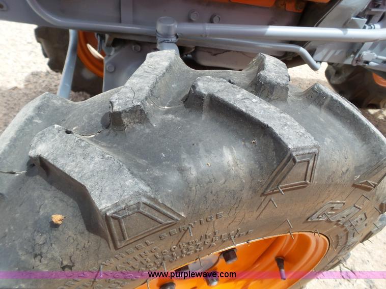 image for item BZ9190 Kubota B7100HST MFWD tractor