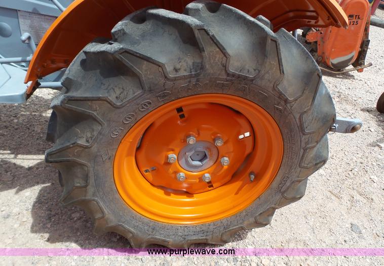 image for item BZ9190 Kubota B7100HST MFWD tractor