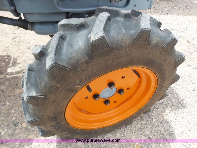 image for item BZ9190 Kubota B7100HST MFWD tractor