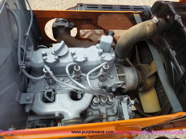 image for item BZ9190 Kubota B7100HST MFWD tractor