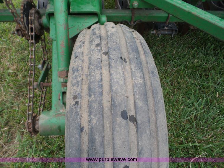 image for item BZ9687 Great Plains Solid Stand 24 grain drill