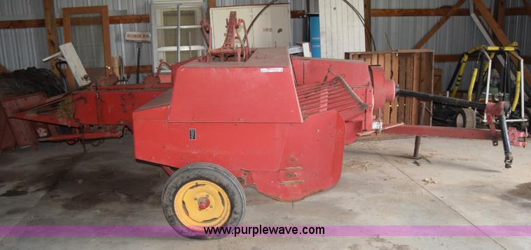 image for item CA9811 Massey-Ferguson 124 small square baler
