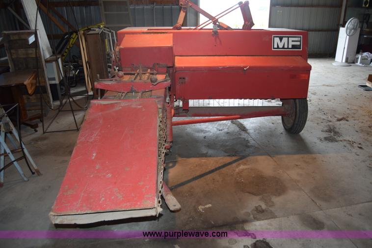 image for item CA9811 Massey-Ferguson 124 small square baler