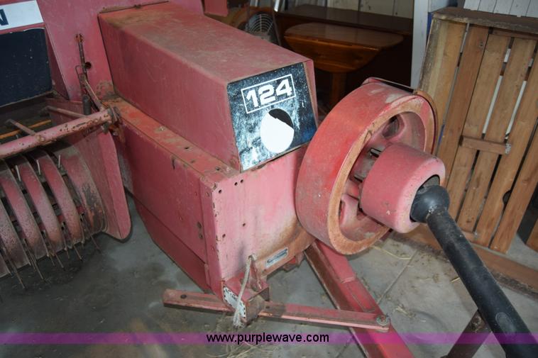 image for item CA9811 Massey-Ferguson 124 small square baler