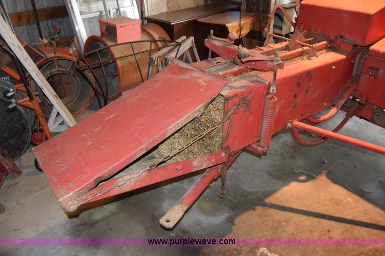 image for item CA9811 Massey-Ferguson 124 small square baler
