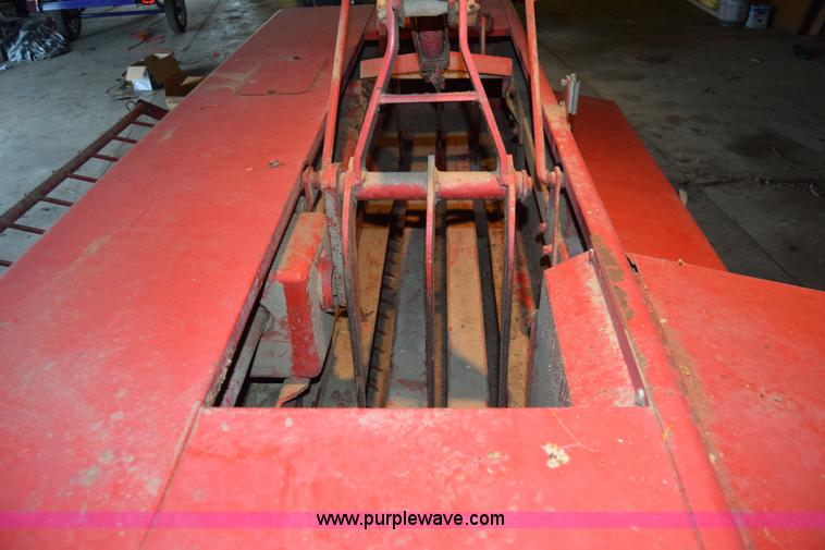 image for item CA9811 Massey-Ferguson 124 small square baler