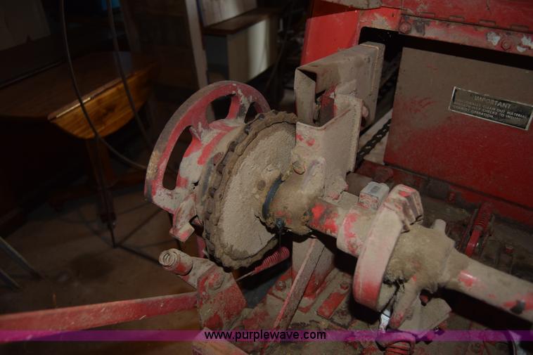 image for item CA9811 Massey-Ferguson 124 small square baler