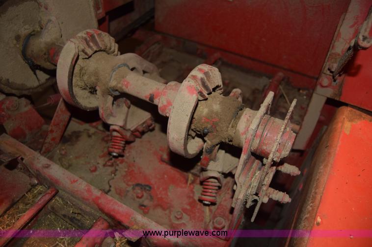 image for item CA9811 Massey-Ferguson 124 small square baler