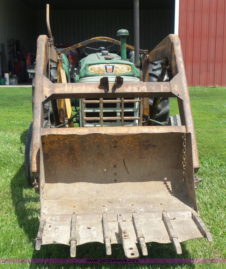 image for item CC9503 1964 Oliver 550 tractor