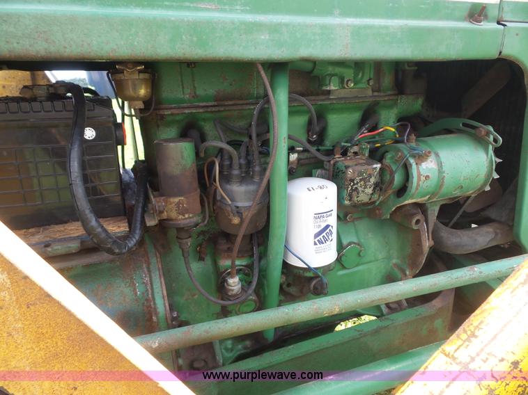 image for item CC9503 1964 Oliver 550 tractor