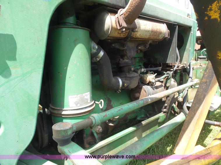 image for item CC9503 1964 Oliver 550 tractor