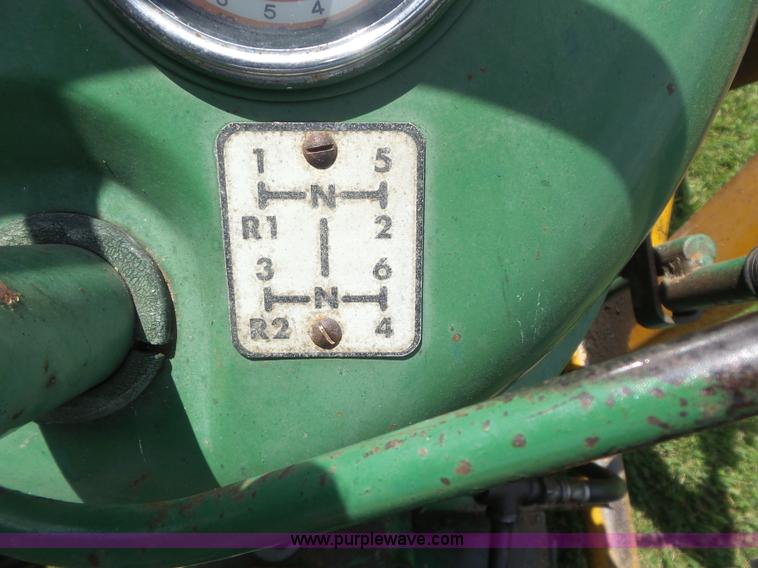 image for item CC9503 1964 Oliver 550 tractor