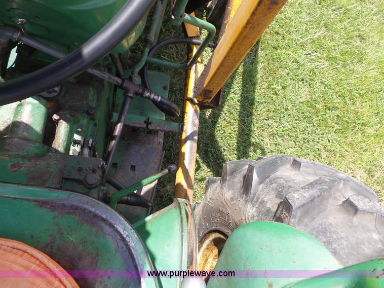 image for item CC9503 1964 Oliver 550 tractor