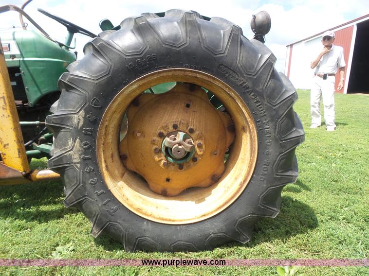 image for item CC9503 1964 Oliver 550 tractor