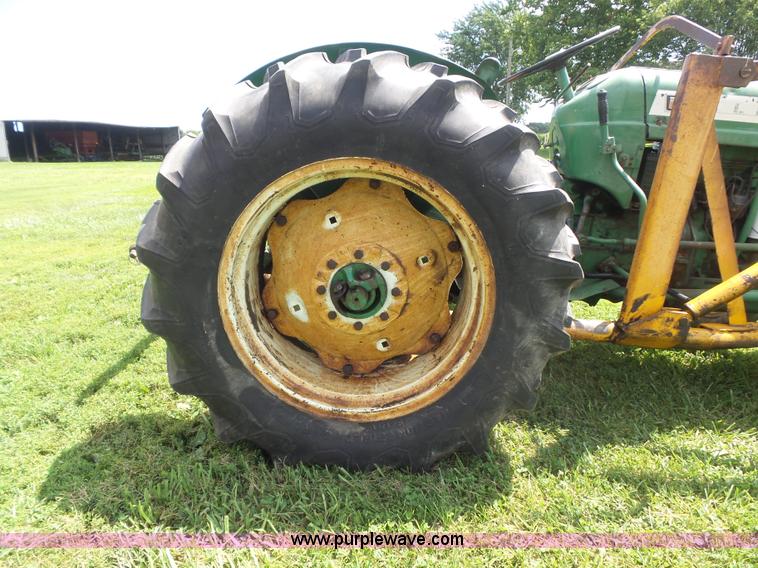 image for item CC9503 1964 Oliver 550 tractor