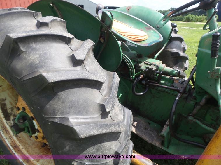 image for item CC9503 1964 Oliver 550 tractor