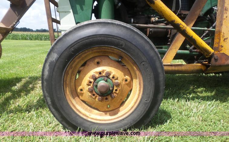 image for item CC9503 1964 Oliver 550 tractor