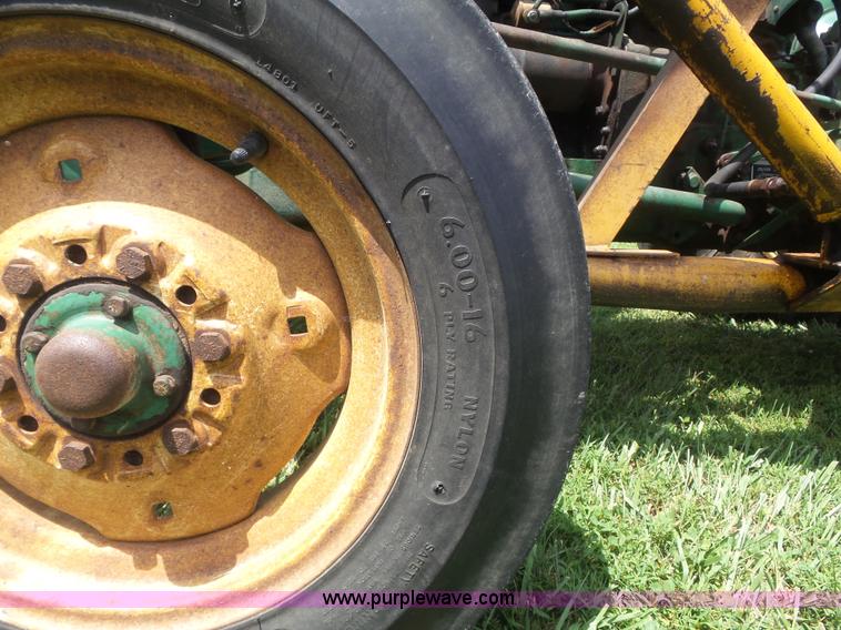 image for item CC9503 1964 Oliver 550 tractor