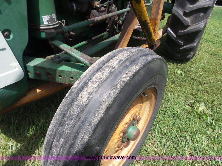 image for item CC9503 1964 Oliver 550 tractor
