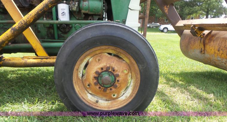 image for item CC9503 1964 Oliver 550 tractor