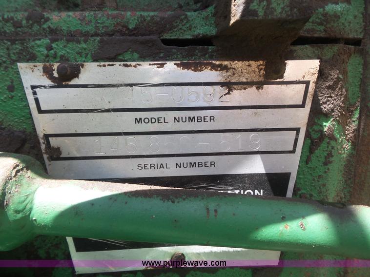 image for item CC9503 1964 Oliver 550 tractor