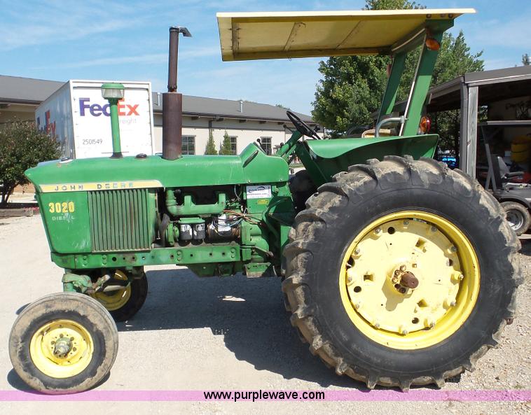image for item DA8766 John Deere 3020 tractor