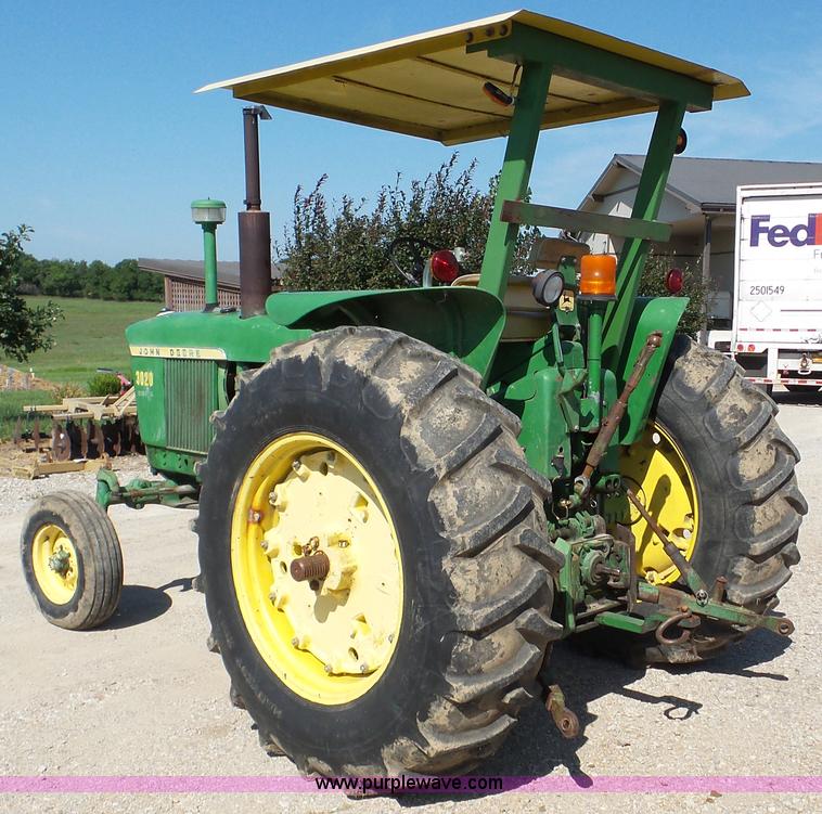 image for item DA8766 John Deere 3020 tractor