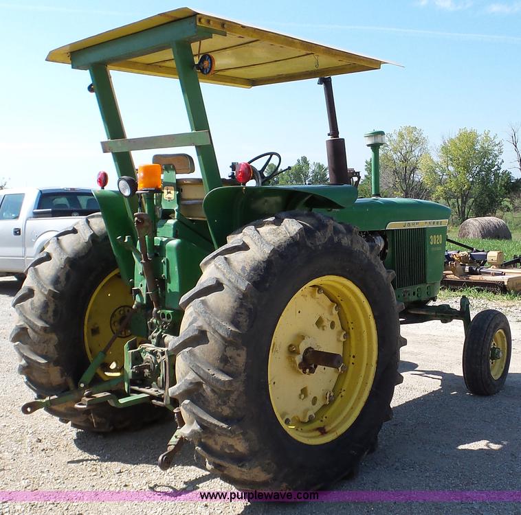 image for item DA8766 John Deere 3020 tractor
