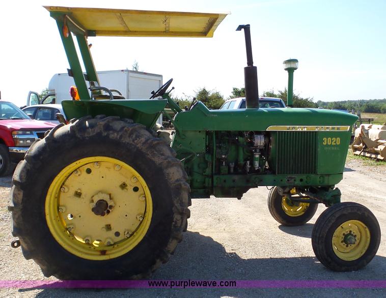 image for item DA8766 John Deere 3020 tractor