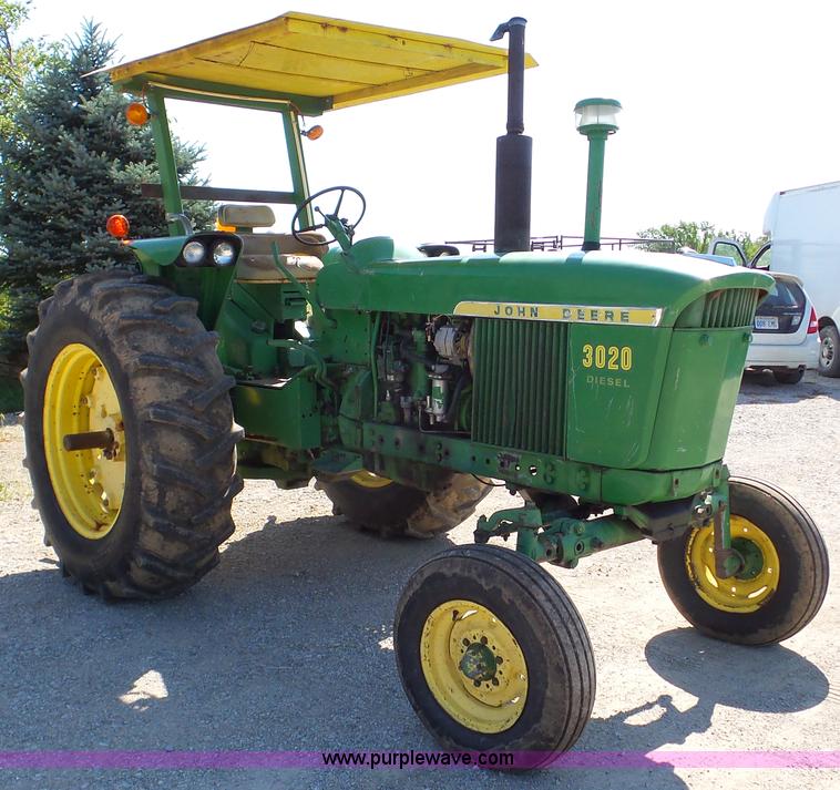 image for item DA8766 John Deere 3020 tractor