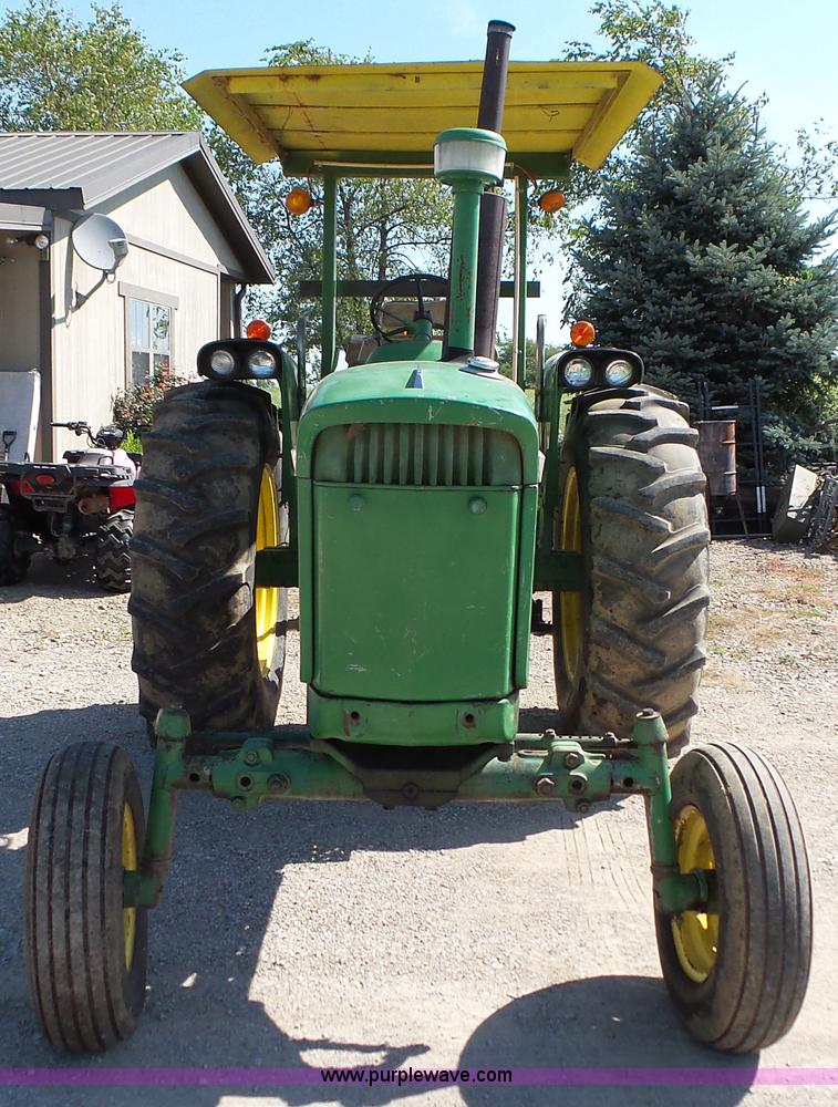 image for item DA8766 John Deere 3020 tractor