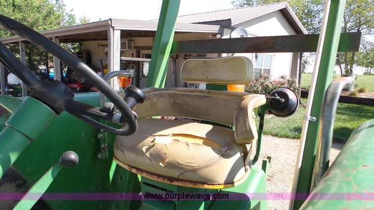 image for item DA8766 John Deere 3020 tractor