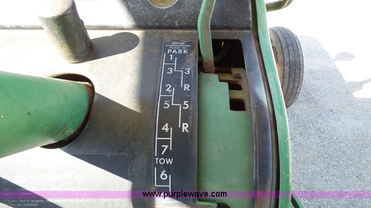 image for item DA8766 John Deere 3020 tractor