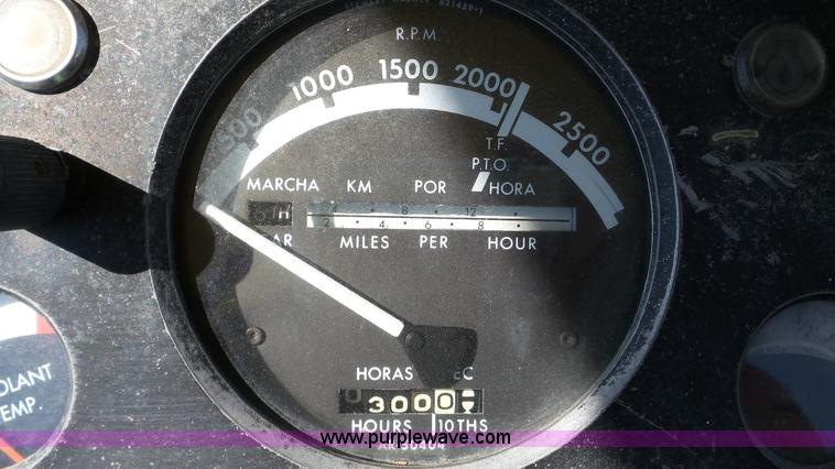 image for item DA8766 John Deere 3020 tractor