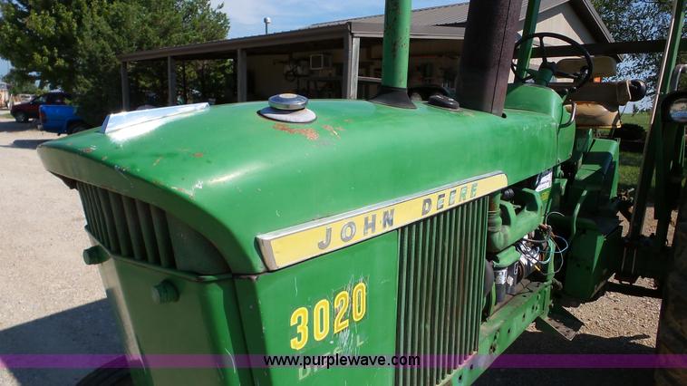 image for item DA8766 John Deere 3020 tractor