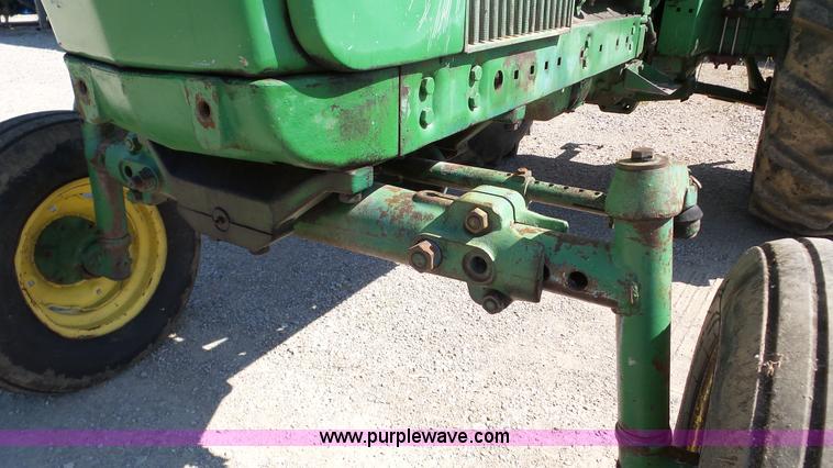 image for item DA8766 John Deere 3020 tractor