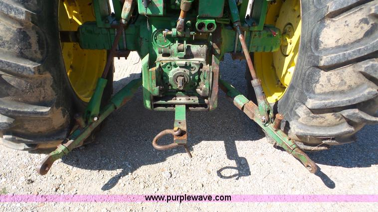 image for item DA8766 John Deere 3020 tractor