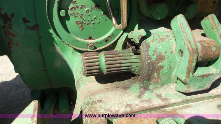 image for item DA8766 John Deere 3020 tractor