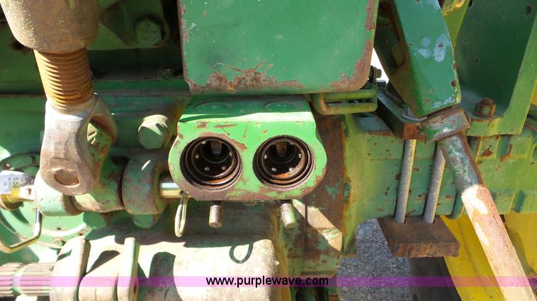 image for item DA8766 John Deere 3020 tractor