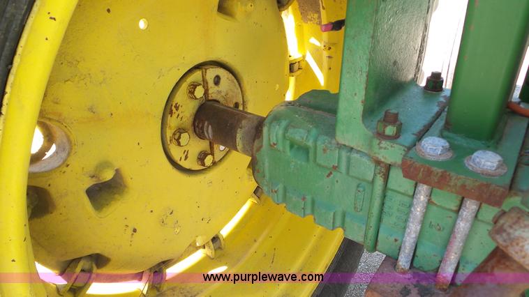 image for item DA8766 John Deere 3020 tractor