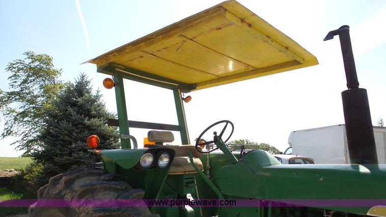 image for item DA8766 John Deere 3020 tractor